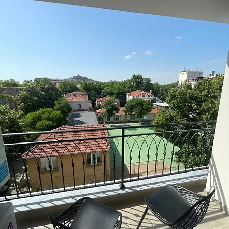 Apartmán Modern 1br Free Parking With Hill View
